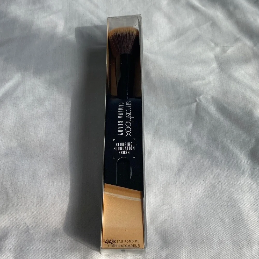 NEW Smashbox Camera Ready Blurring Foundation Brush - Picture 5 of 5